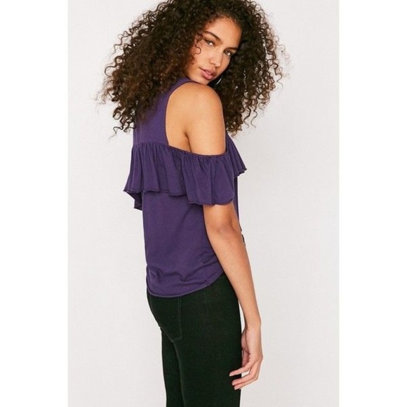 UO Truly Madly Deeply l Cold Shoulder Muscle Tee - Picture 1 of 7